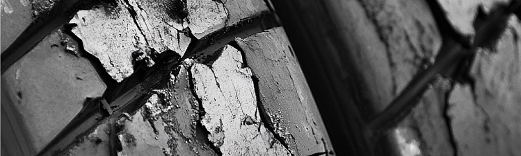 Трещины на шинах